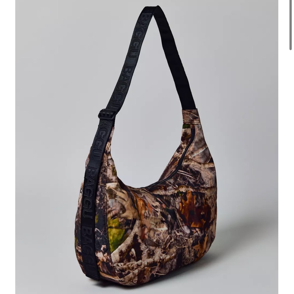 BAGGU Large Nylon Crescent Bag Camo